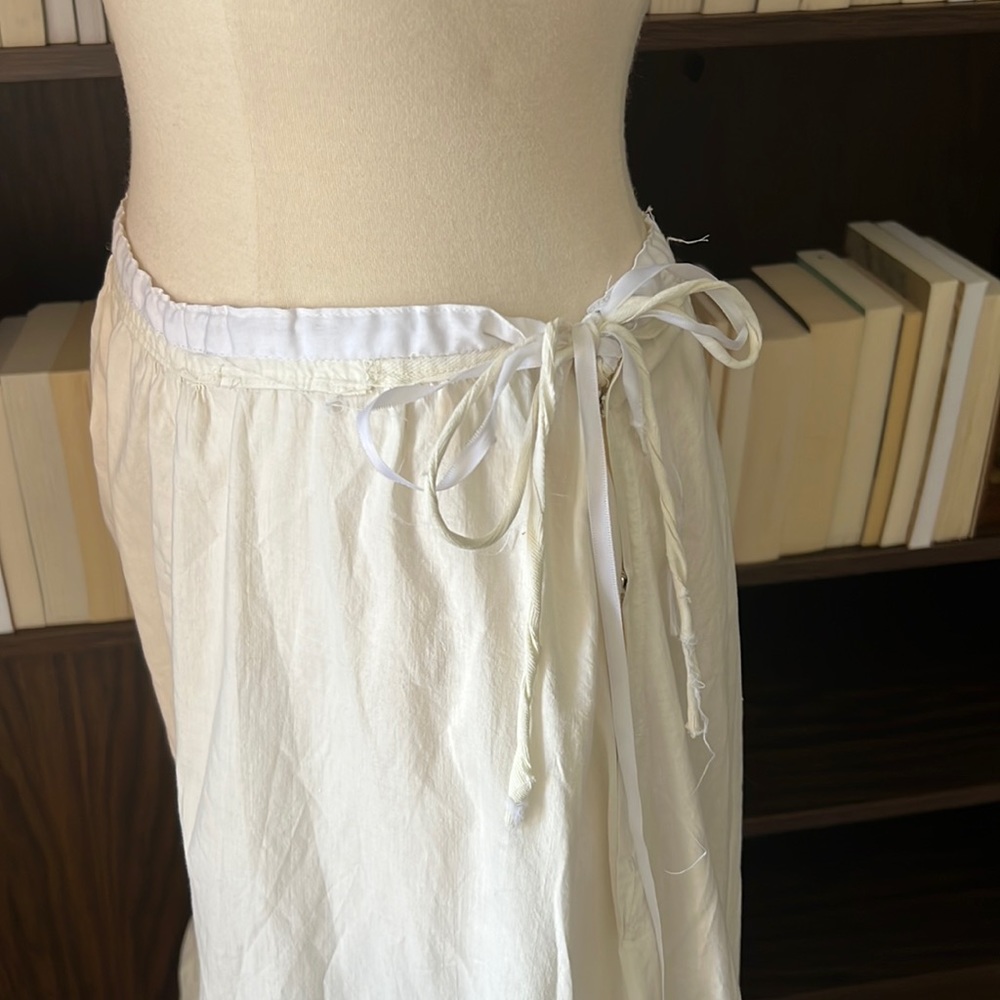 Sororité Vintage Early Twentieth Century Ivory Lace Trim Cotton Skirt (XS-M) - Picture 6 of 9